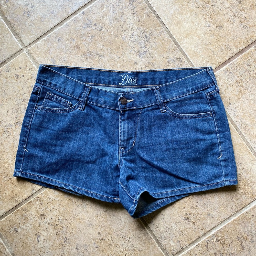Old Navy - “The Diva” woman’s denim mid rise shorts, Size: 6